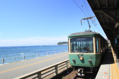 Enoshima Elektrikli tren ve gökyüzü