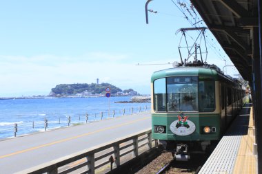 Enoshima Elektrikli tren ve gökyüzü