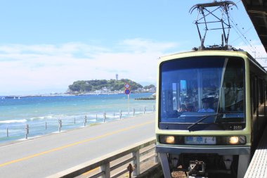 Enoshima Elektrikli tren ve gökyüzü