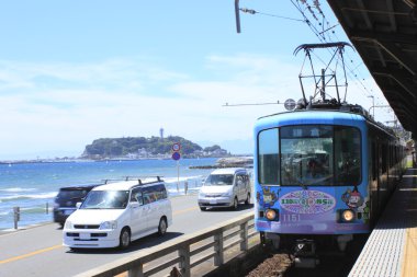 Enoshima Elektrikli tren ve gökyüzü