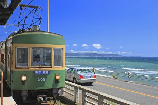 Ηλεκτρικός σιδηρόδρομος Enoshima και ουρανό — Φωτογραφία Αρχείου