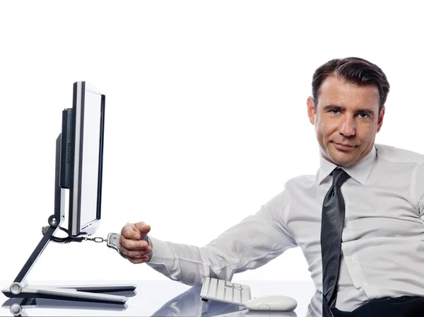 Bilgisayar ile Zincirli adam üzgün kelepçe — Stok fotoğraf