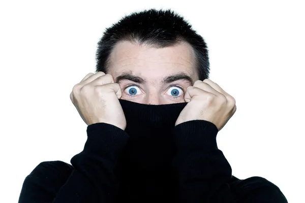 Nieśmiały człowiek dziwi anonimowy ukrywanie za jego ciągnąć przez — Zdjęcie stockowe