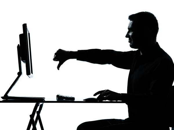 Egy üzleti ember sziluettje számítógép számítástechnika hüvelykujj-le olgineni — Stock Fotó
