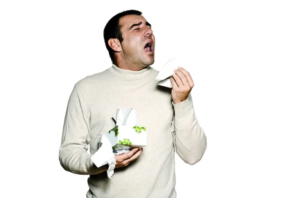 Hombre retrato estornudando alergia al resfriado y la gripe — Foto de Stock