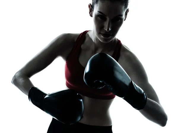 Hermosa mujer ejercitando boxeo —  Fotos de Stock