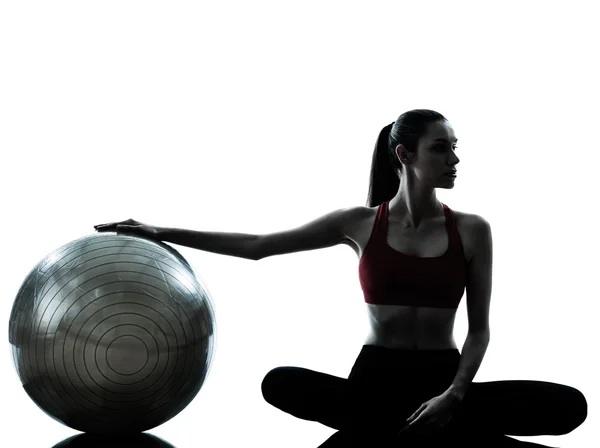 Woman exercising fitness ball — Stock Photo, Image
