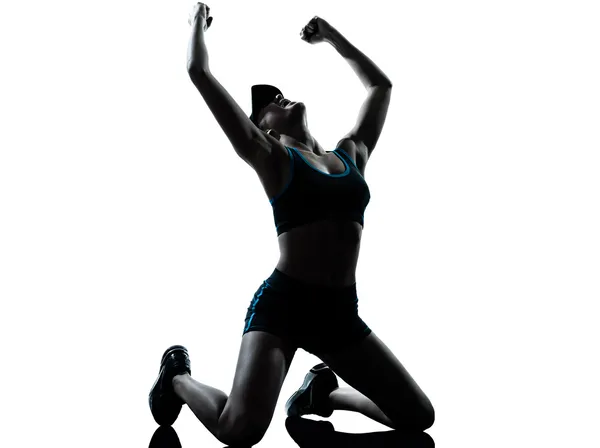 Kobieta lekkoatletka jogger kolanach zwycięstwo zwycięzca — Zdjęcie stockowe