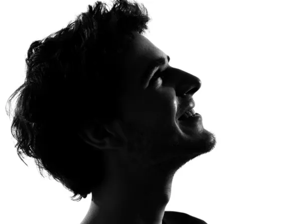 Giovane uomo silhouette sorridente felice — Foto Stock