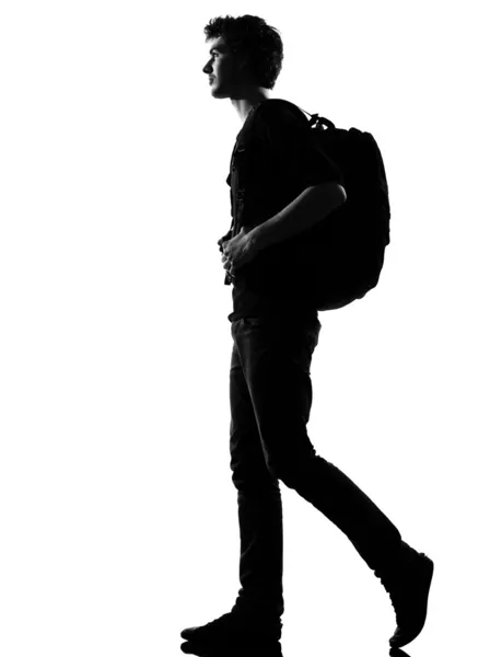 Junger Mann Silhouette Backpacker zu Fuß — Stockfoto