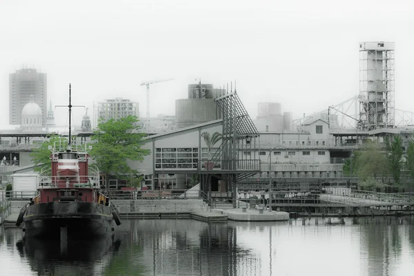 Muelles de Montreal en la niebla — Foto de Stock