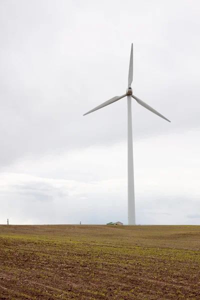 Wind turbine generating electricity — Stock Photo, Image