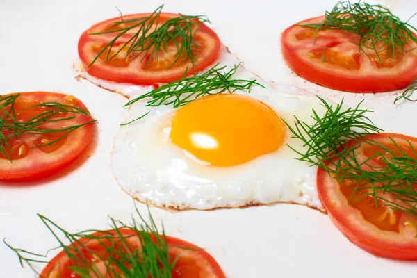 Pan with fried egg and tomatoes — Stock Photo, Image