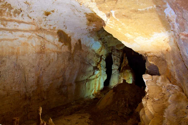 Пещера в зале . — стоковое фото