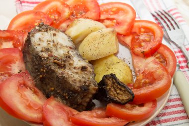 Sebzeli ızgara balık