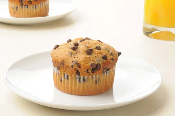 Muffin con gocce di cioccolato alla banana — Foto Stock