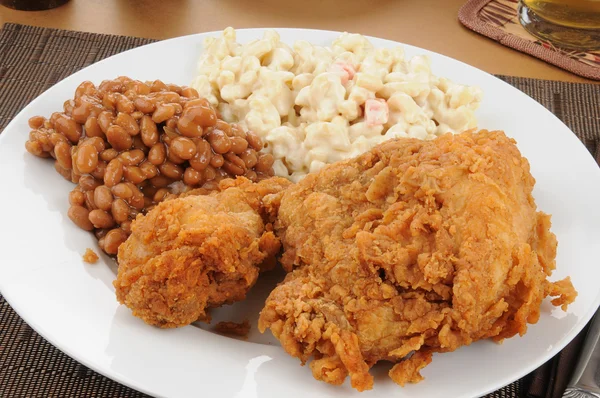 Closeup of a fried chicken dinner — Stock Photo, Image