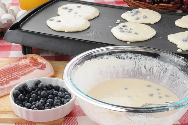 Pancakes cooking on the griddle — Stock Photo, Image