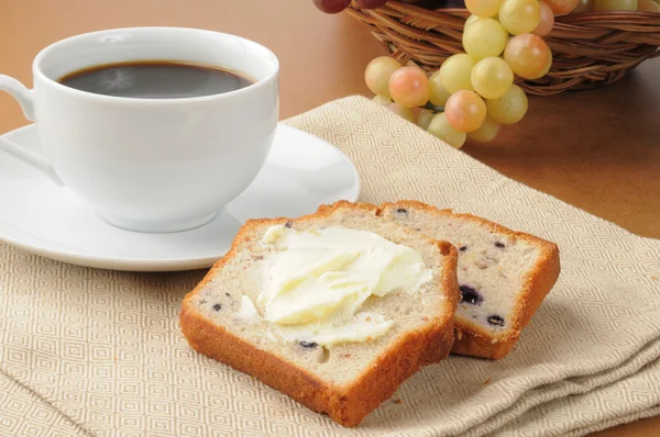 ブルーベリーのパンとコーヒー — ストック写真