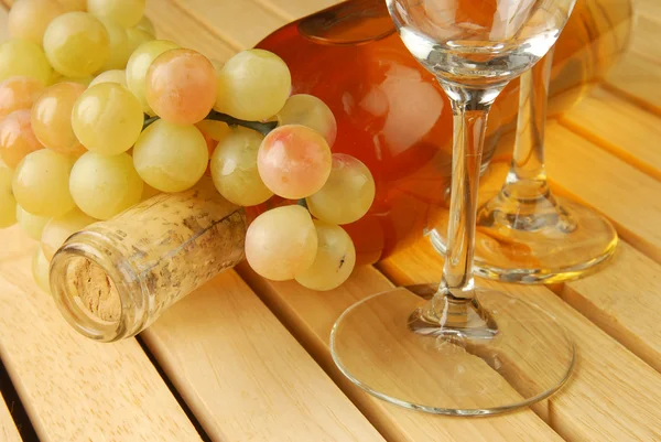 Druvor och vin — Stockfoto