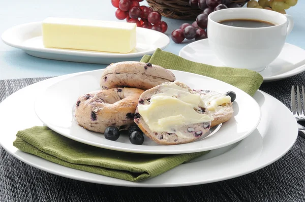 Buttered blueberry bagels — Stock Photo, Image