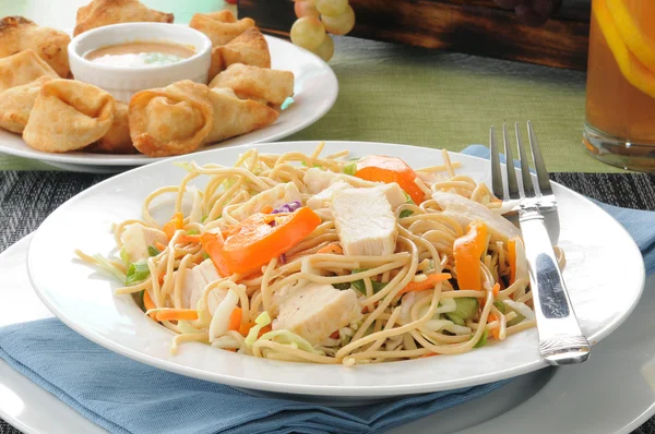 Salad and crab rangoon — Stock Photo, Image