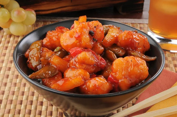 Bowl of sweet and sour chicken — Stock Photo, Image