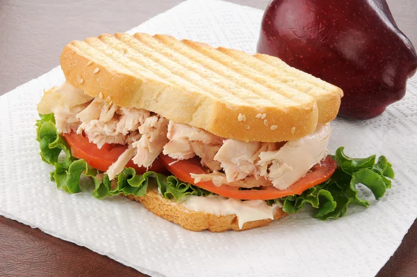 Grilled chicken sandwich with an apple — Stock Photo, Image