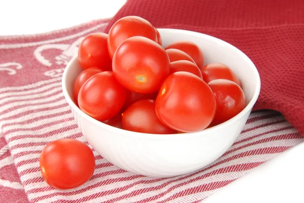 Вишневі помідори в мисці — стокове фото