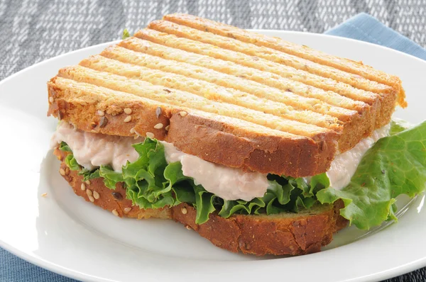 Izgara orkinos sandviç — Stok fotoğraf