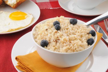 Whole grain rice and nilk with blueberries