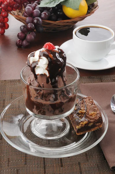 Ice cream sundae — Stock Photo, Image