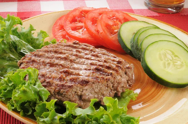 Grilled ground beef patty with vegetables — Stock Photo, Image