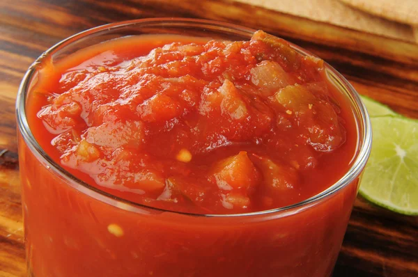 Kireç ile salsa — Stok fotoğraf