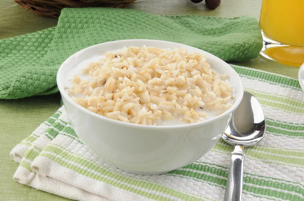 Süt ve pirinç tahıl bowl — Stok fotoğraf