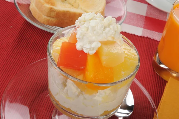 Fruit cocktail with cottage cheese — Stock Photo, Image
