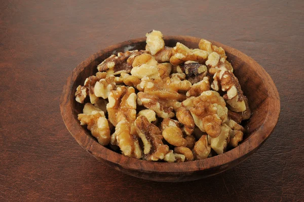 Чаша грецких орехов — стоковое фото