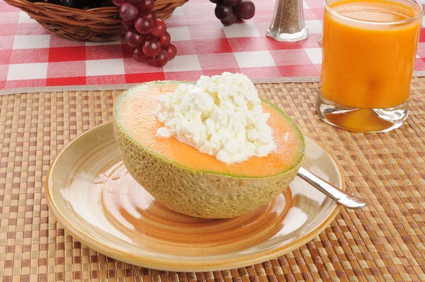 Cantaloupe with cottage cheese — Stock Photo, Image