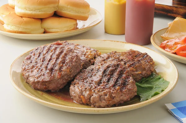 Grilované hamburgery — Stock fotografie