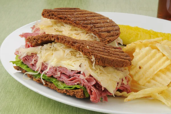 Reuben primer plano sándwich —  Fotos de Stock