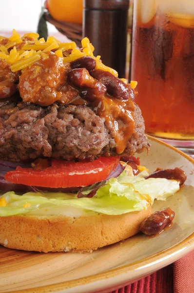 Chili cheeseburger close-up — Fotografia de Stock