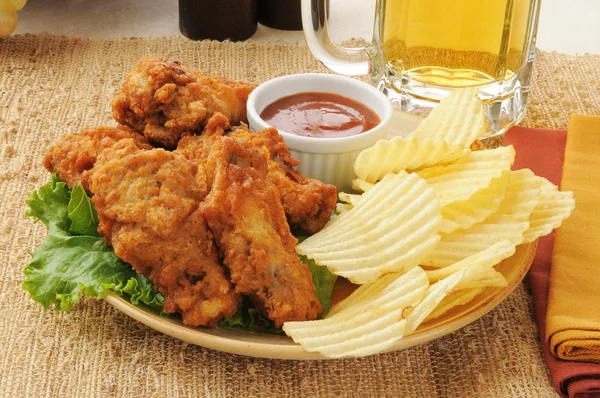 Chicken wings and beer — Stock Photo, Image