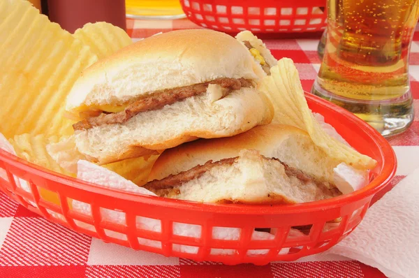 Mini cheeseburgers and beer — Stock Photo, Image