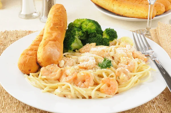 Shrimp Scampi with Broccoli — Stock Photo, Image