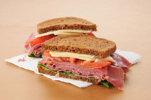 Tuzlanmış biftek sandviç çavdar — Stok fotoğraf
