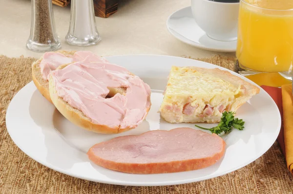 Ham and Cheese Quiche Lorraine — Stock Photo, Image