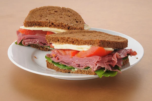 Sandwich cu carne de vită — Fotografie, imagine de stoc