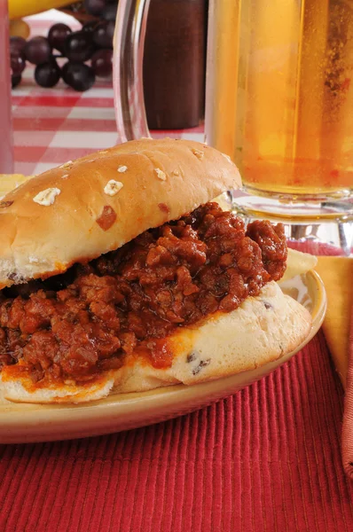 stock image Closeup o a sloppy joe and mug of beer