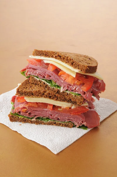 Corned beef sandwich on rye — Stock Photo, Image
