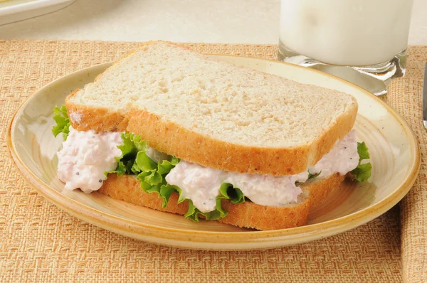 Sandviş cu şuncă — Fotografie, imagine de stoc